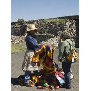 : Hawkers at Teotihuacan, North of Mexico City, Mexico, North America 
