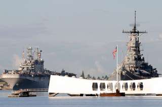 Pearl Harbor, Hawaii (Aug. 29, 2003)    Sailors and Marines aboard the 