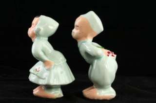 This is a vintage art pottery couple. Boy & girl, Dutch clothing. Loss 
