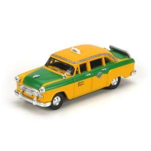  Athearn 26371 Checker A8 Taxi, Green/Yellow Toys & Games