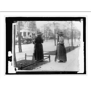   Print (M): Germany, Berlin. Women street workers: Home & Kitchen