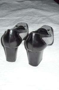 COLE HAAN Gorgeous Gray & Black Spectator Pumps Heels Shoes 9.5AA 