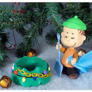   Peanuts Poseable Holiday Figure   Linus Van Pelt: Toys & Games