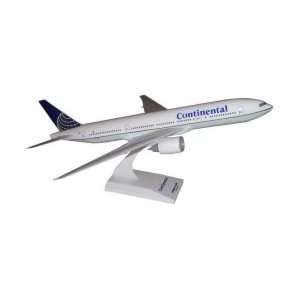   : Skymarks Continental Airlines B777 200 Aircraft Model: Toys & Games