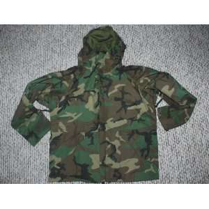  GORE TEX COLD WEATHER WOODLAND CAMOUFLAGE PARKA   SIZE : LARGE SHORT