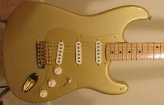 2004 Fender Stratocaster 50th Anniversary Gold Mexico   Matching Gig 