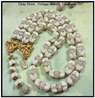 Vintage CROWN TRIFARI Molded White Glass Sugar Bead Gold Tone Necklace 