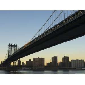 com Manhattan Bridge and the East River, New York City, New York, USA 