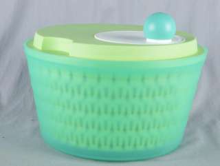 Tupperware Green Spin n Save Salad Spinner. Spin, Serve and Save 